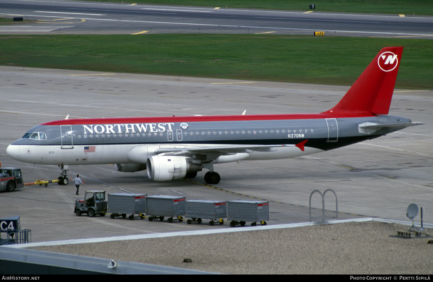 Aircraft Photo of N370NW | Airbus A320-212 | Northwest Airlines | AirHistory.net #183965