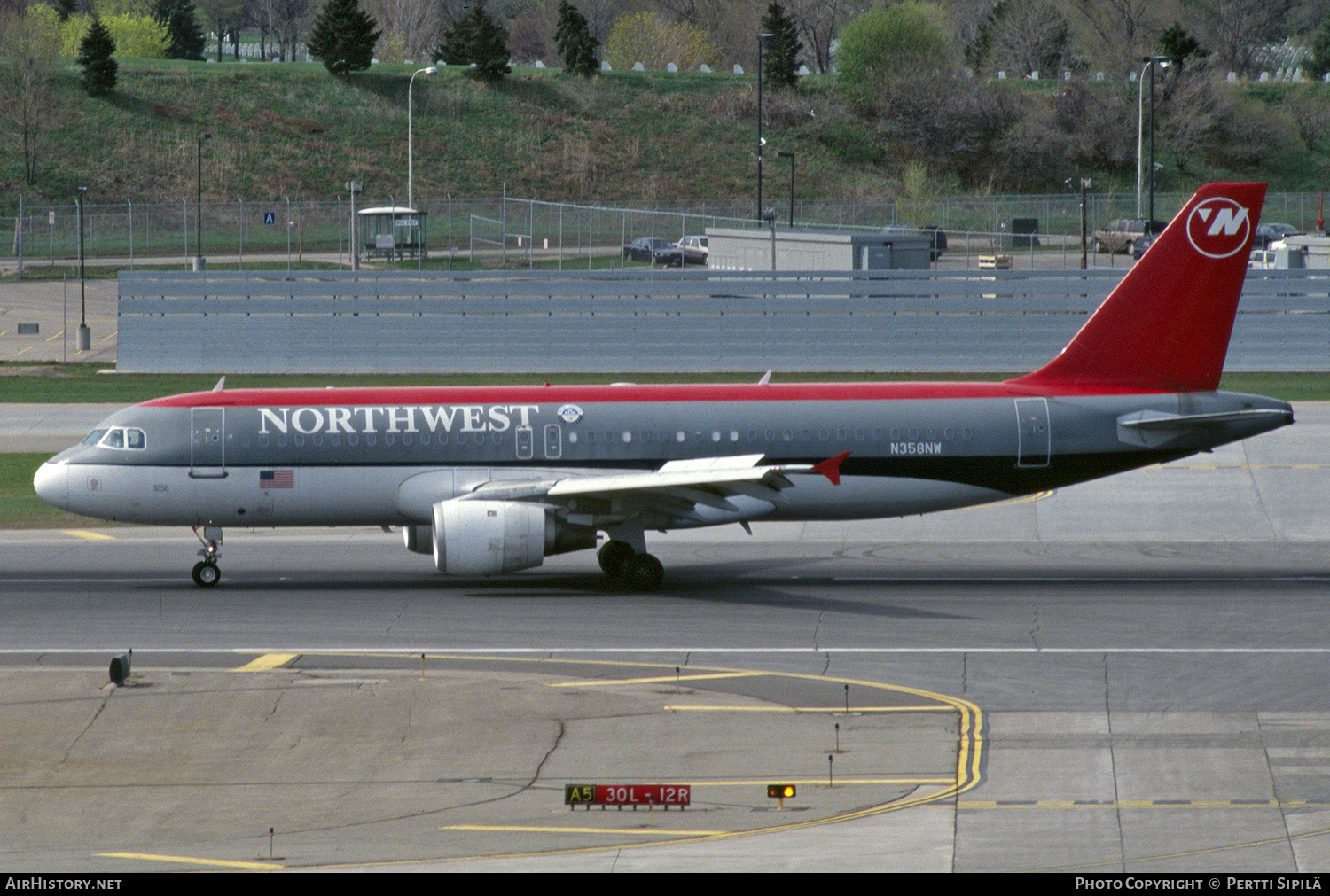 Aircraft Photo of N358NW | Airbus A320-212 | Northwest Airlines | AirHistory.net #183978