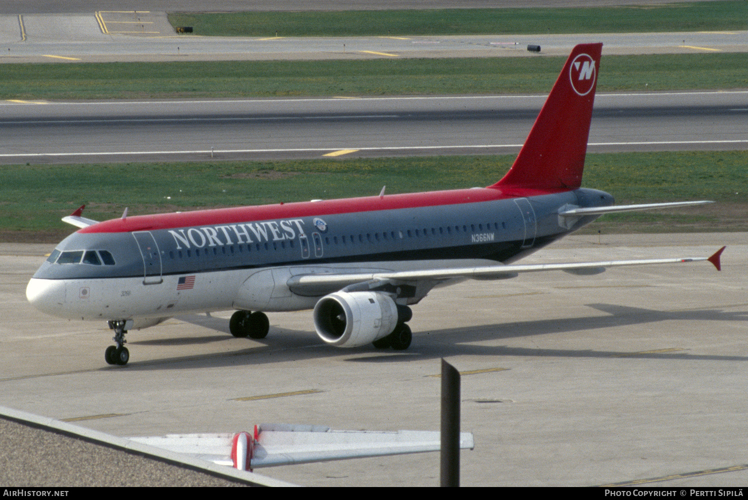 Aircraft Photo of N366NW | Airbus A320-212 | Northwest Airlines | AirHistory.net #183987