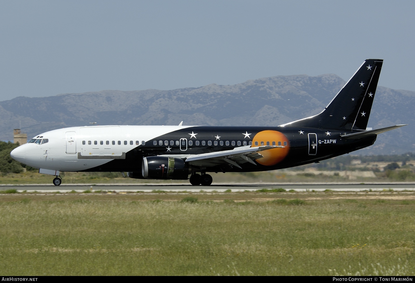 Aircraft Photo of G-ZAPW | Boeing 737-3L9(QC) | Titan Airways | AirHistory.net #184061