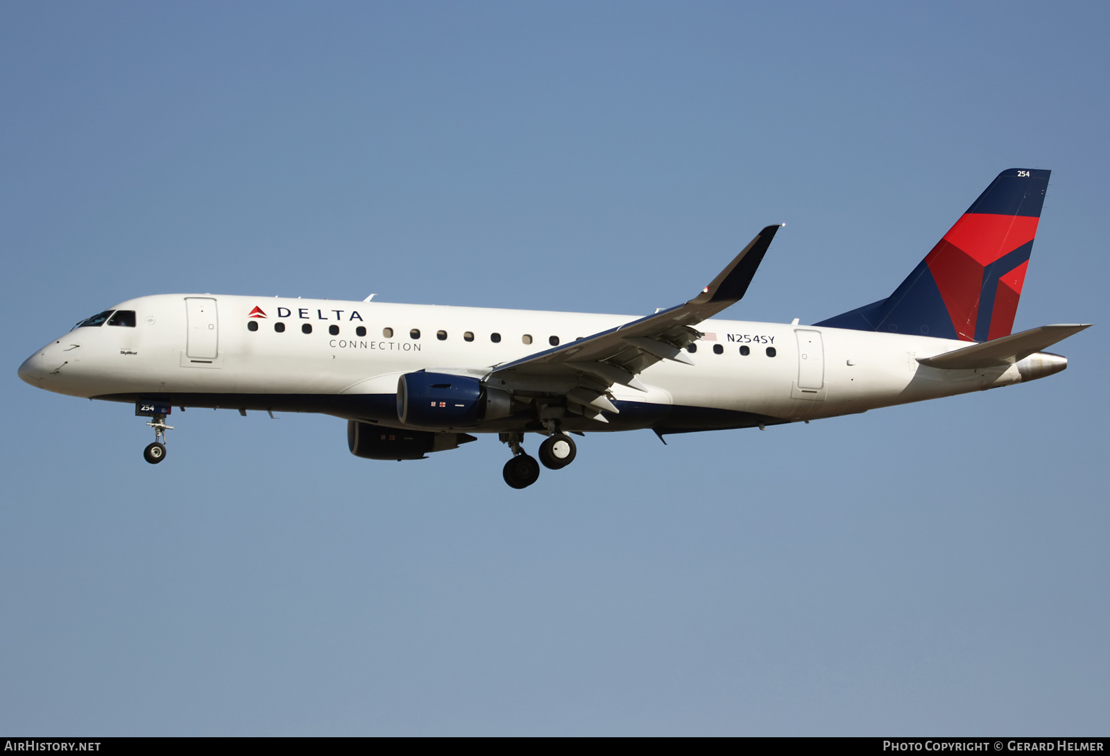 Aircraft Photo of N254SY | Embraer 175LR (ERJ-170-200LR) | Delta Connection | AirHistory.net #184088