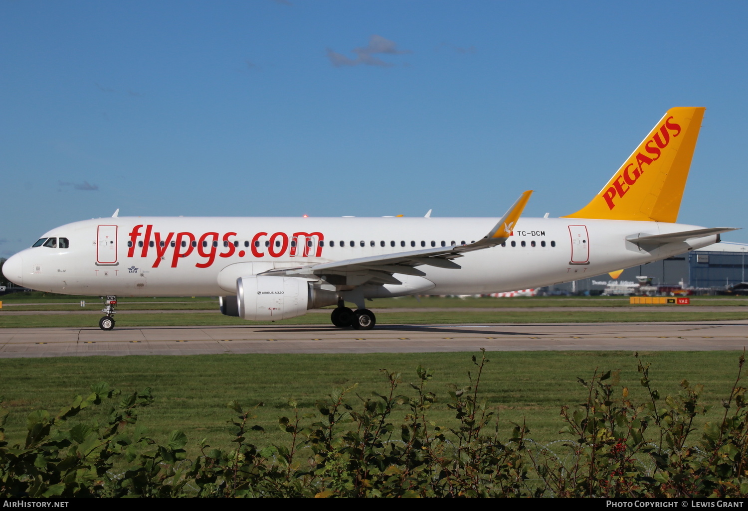 Aircraft Photo of TC-DCM | Airbus A320-214 | Pegasus Airlines | AirHistory.net #184278