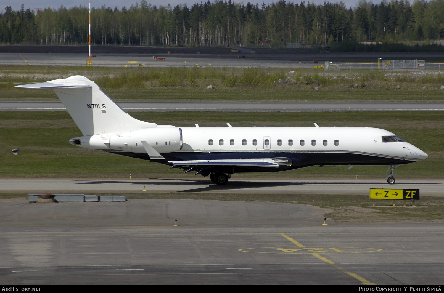 Aircraft Photo of N711LS | Bombardier Global 5000 (BD-700-1A11) | AirHistory.net #184361
