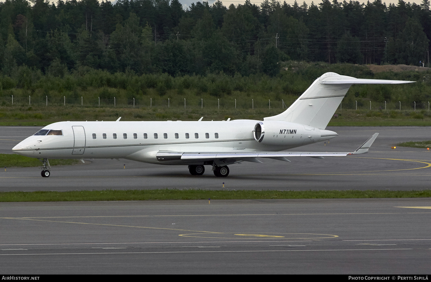 Aircraft Photo of N711MN | Bombardier Global Express (BD-700-1A10) | AirHistory.net #184365