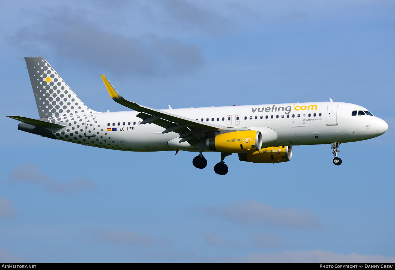 Aircraft Photo of EC-LZE | Airbus A320-232 | Vueling Airlines | AirHistory.net #184517