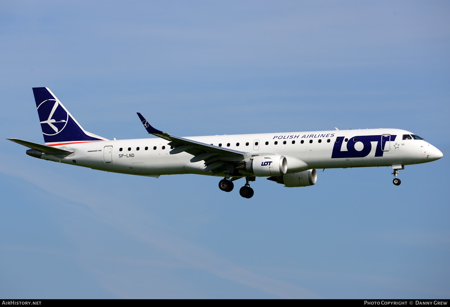 Aircraft Photo of SP-LND | Embraer 195LR (ERJ-190-200LR) | LOT Polish Airlines - Polskie Linie Lotnicze | AirHistory.net #184536