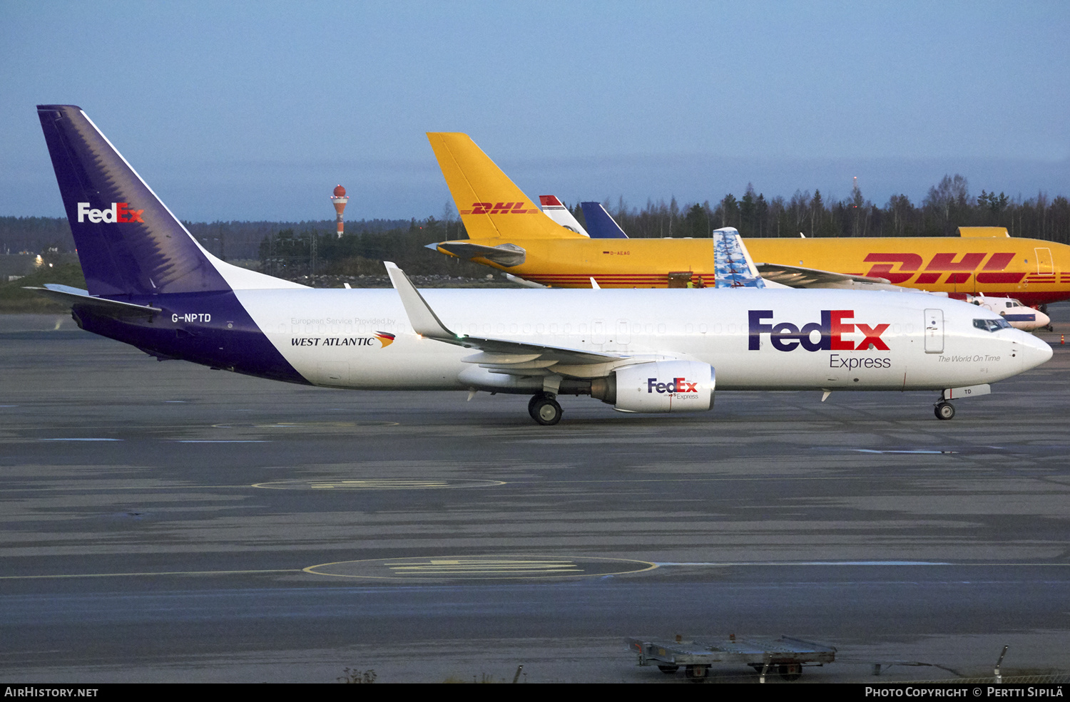 Aircraft Photo of G-NPTD | Boeing 737-83N(BCF) | FedEx Express | AirHistory.net #185120