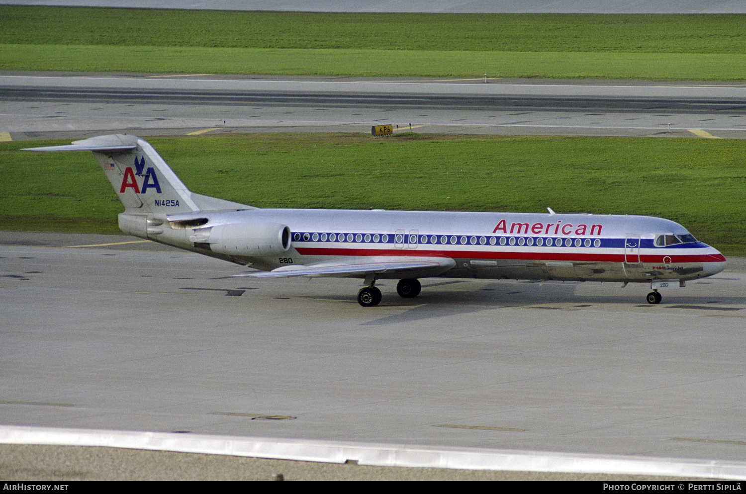 Aircraft Photo of N1425A | Fokker 100 (F28-0100) | American Airlines | AirHistory.net #185437