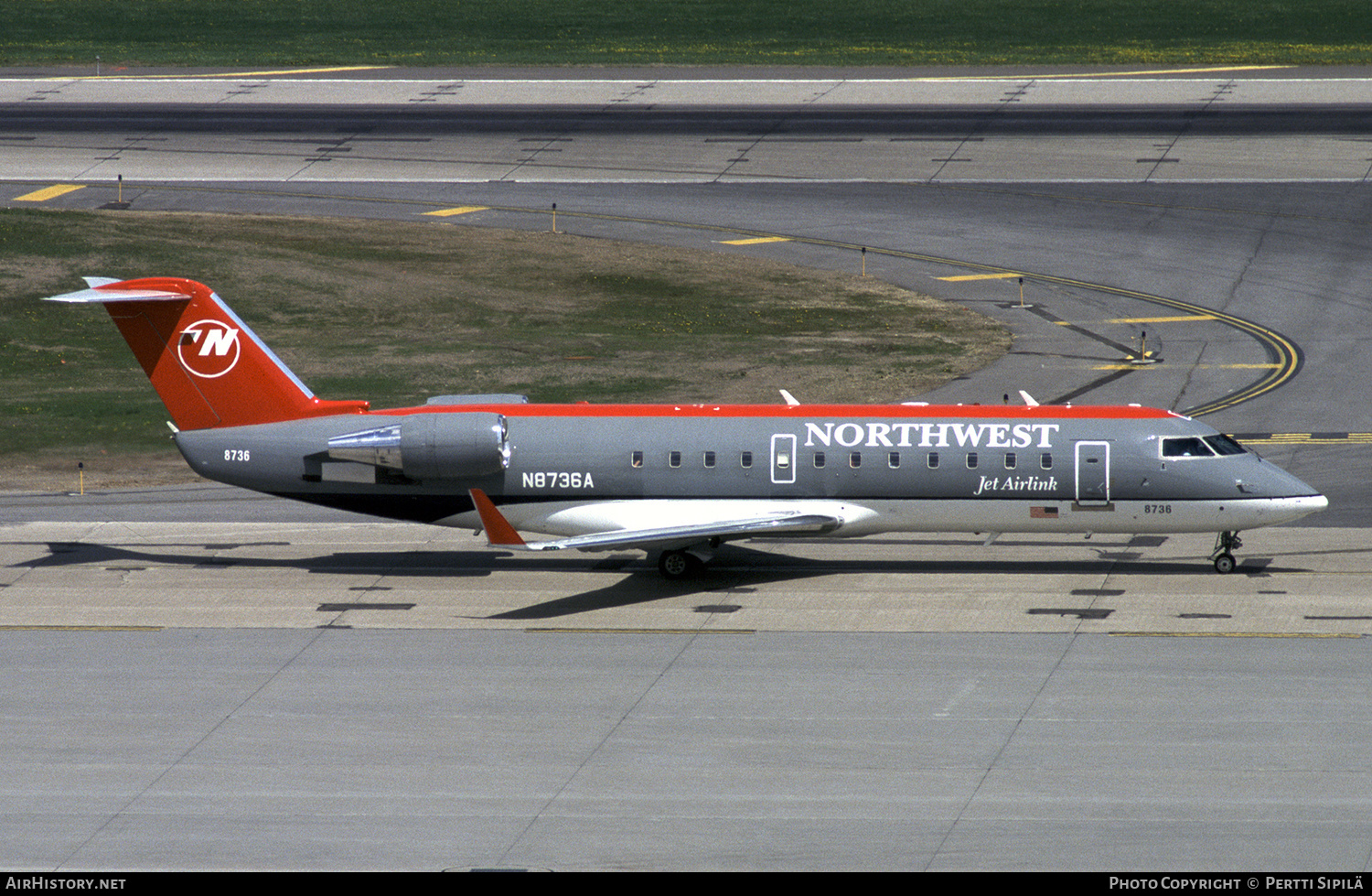 Aircraft Photo of N8736A | Bombardier CRJ-440 (CL-600-2B19) | Northwest Jet Airlink | AirHistory.net #185474