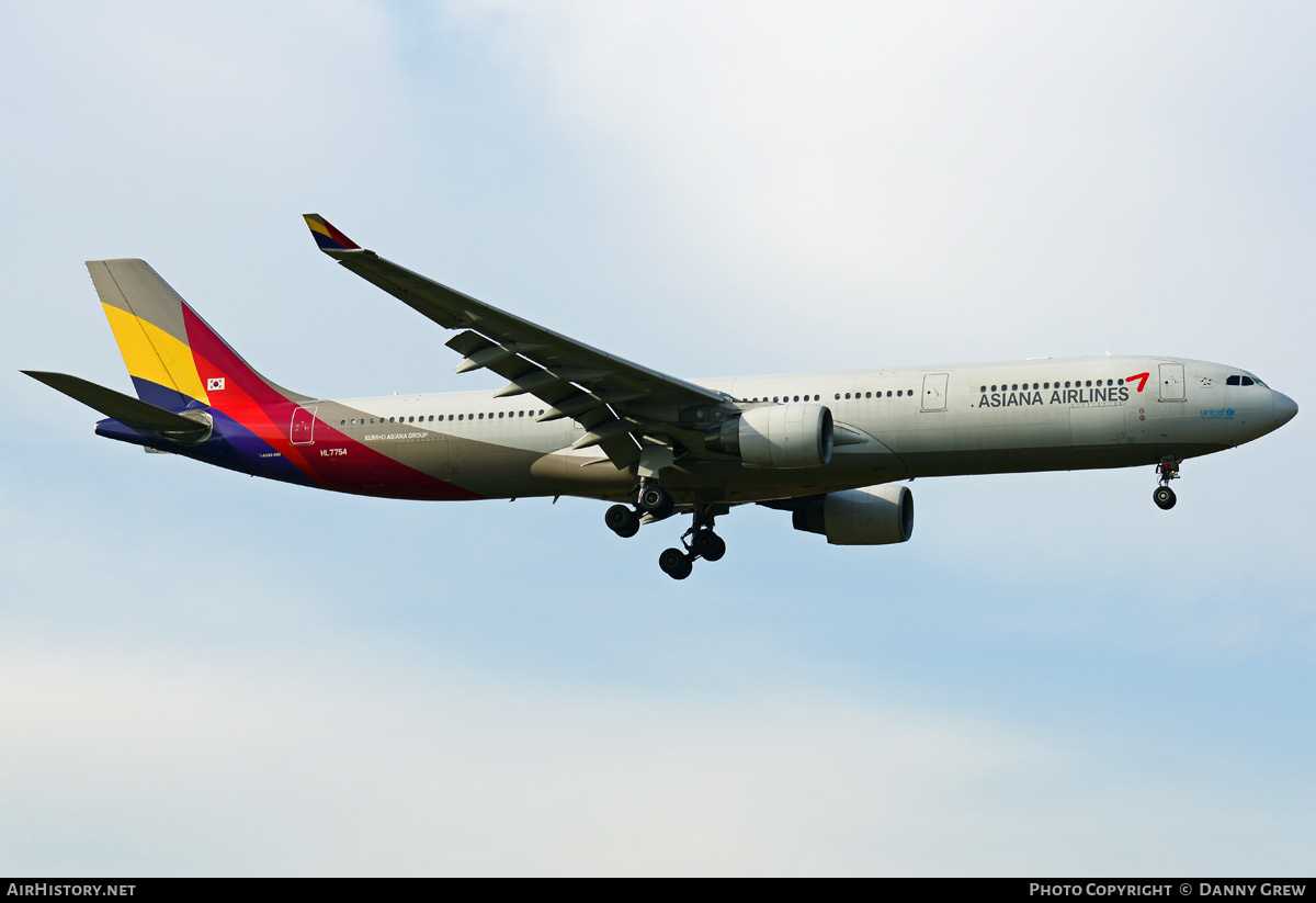 Aircraft Photo of HL7754 | Airbus A330-323E | Asiana Airlines | AirHistory.net #185670