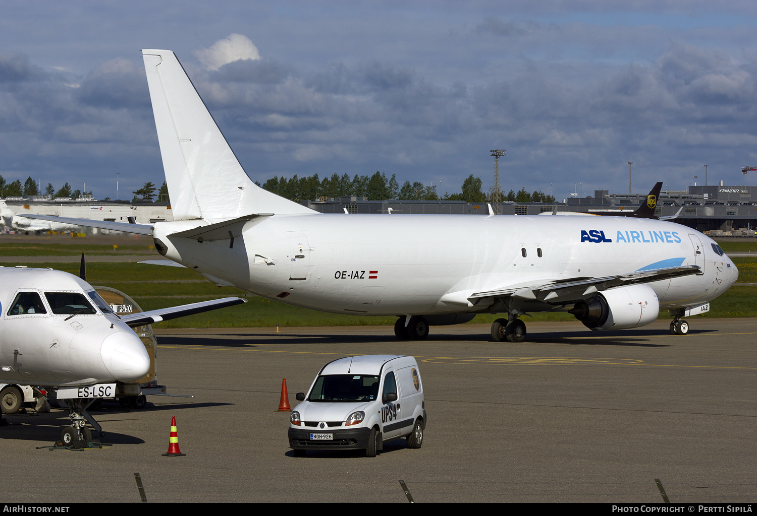 Aircraft Photo of OE-IAZ | Boeing 737-4Q8(SF) | ASL Airlines | AirHistory.net #185709