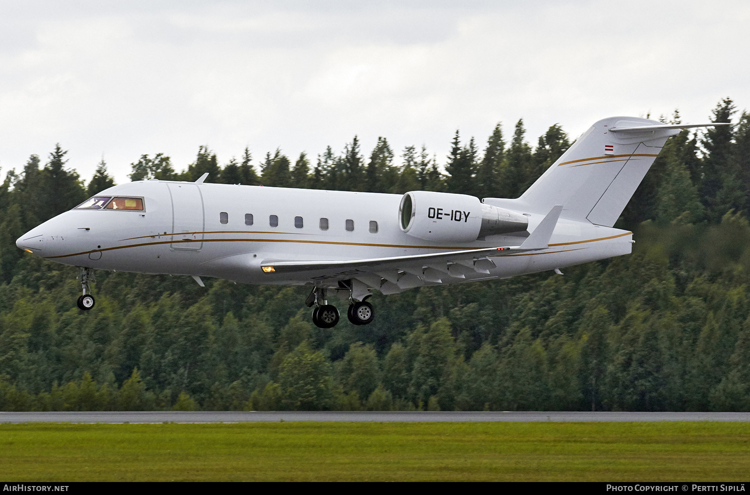 Aircraft Photo of OE-IOY | Bombardier Challenger 604 (CL-600-2B16) | AirHistory.net #185774