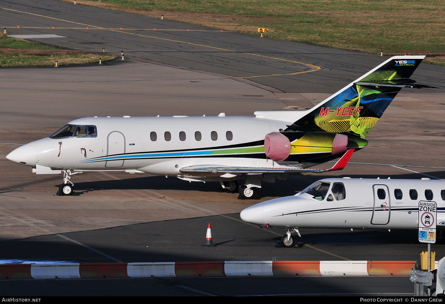 Aircraft Photo of M-YCEF | Raytheon Hawker 800XPi | AirHistory.net #186705