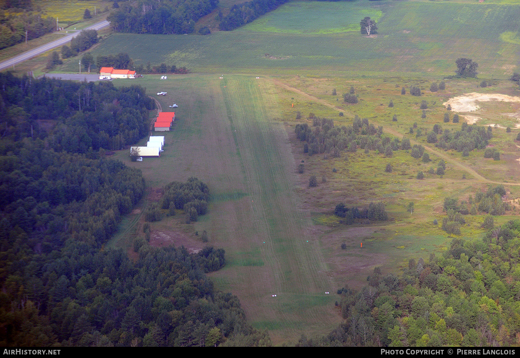 Airport photo of Hawkesbury - East (CPG5) in Ontario, Canada | AirHistory.net #186771