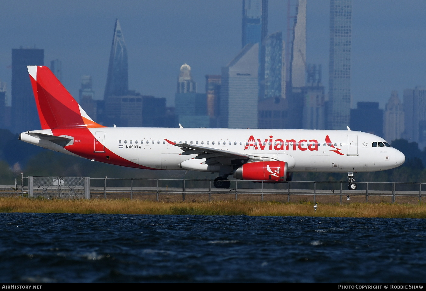Aircraft Photo of N490TA | Airbus A320-233 | Avianca | AirHistory.net #186843