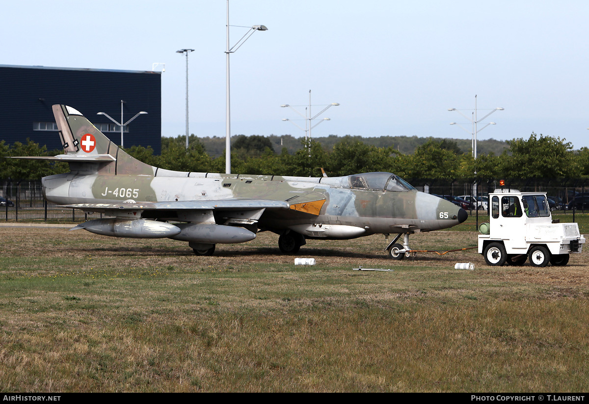 Aircraft Photo of J-4065 | Hawker Hunter F58 | Switzerland - Air Force | AirHistory.net #187380