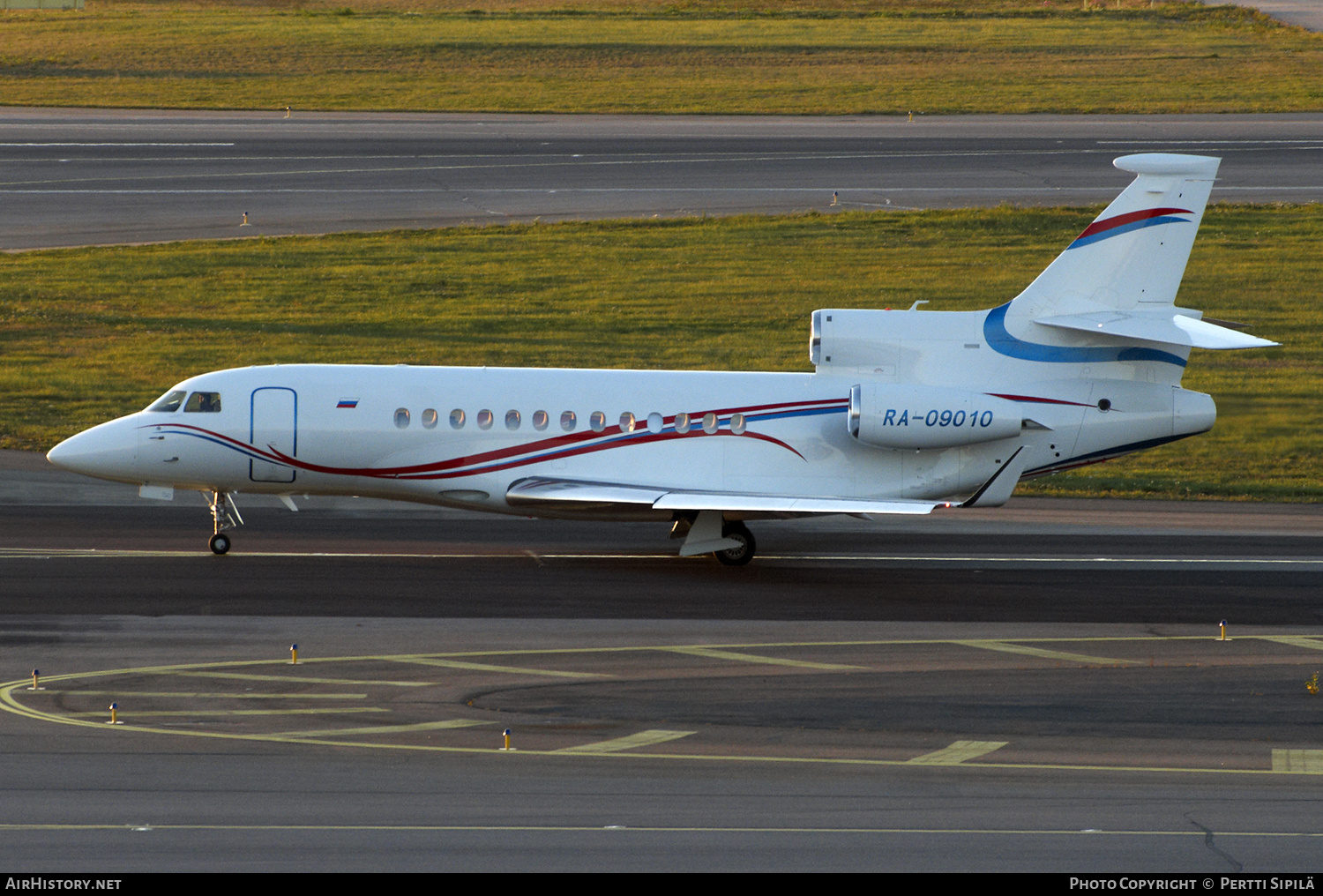 Aircraft Photo of RA-09010 | Dassault Falcon 7X | AirHistory.net #187692