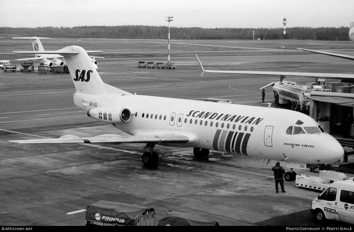 Aircraft Photo of SE-DGI | Fokker F28-4000 Fellowship | Scandinavian Airlines - SAS | AirHistory.net #187997