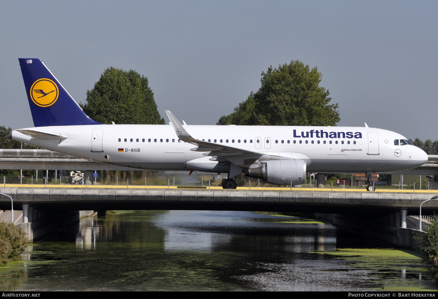 Aircraft Photo of D-AIUB | Airbus A320-214 | Lufthansa | AirHistory.net #187998