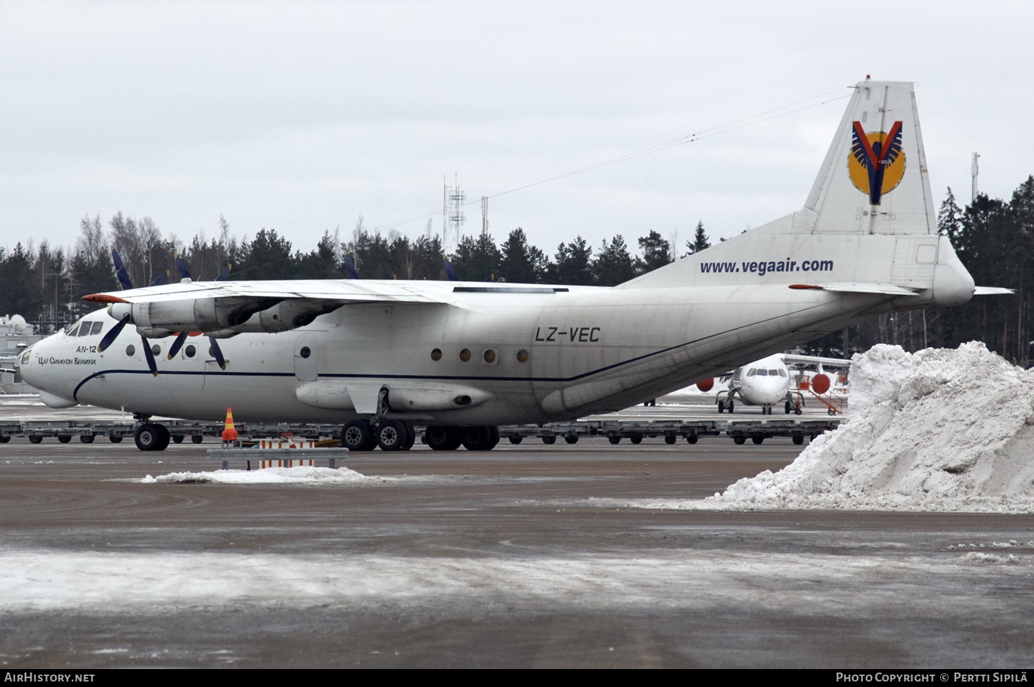 Aircraft Photo of LZ-VEC | Antonov An-12BP | Vega Airlines | AirHistory.net #188053