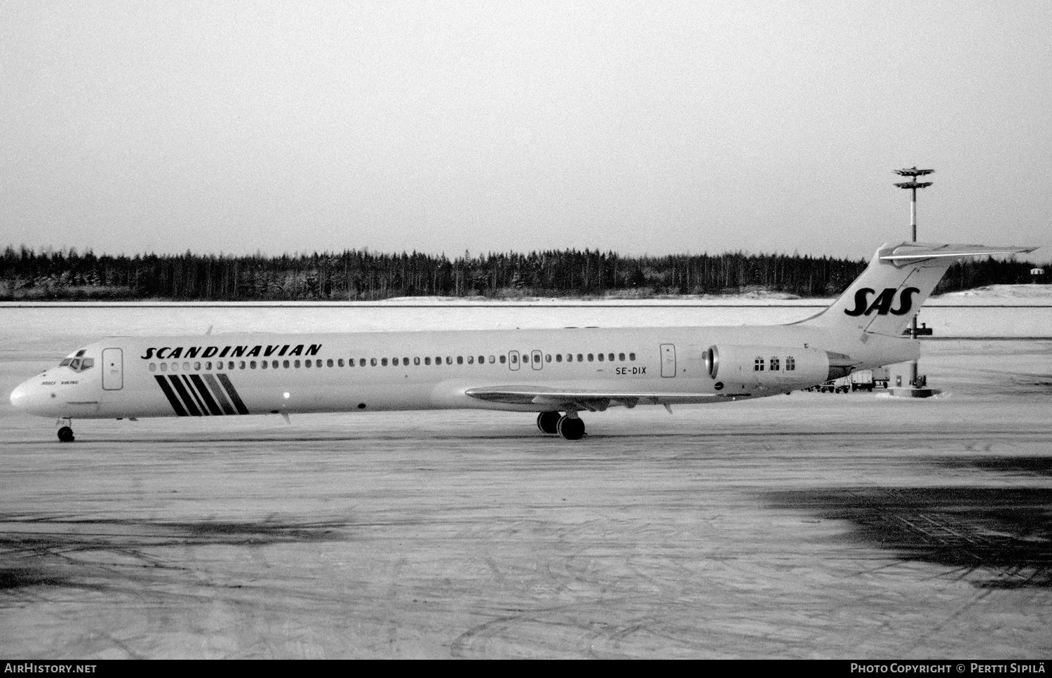 Aircraft Photo of SE-DIX | McDonnell Douglas MD-81 (DC-9-81) | Scandinavian Airlines - SAS | AirHistory.net #188153