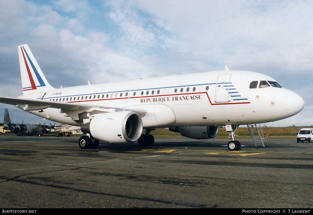 Aircraft Photo of 1556 | Airbus ACJ319 (A319-115/CJ) | France - Air Force | AirHistory.net #188279