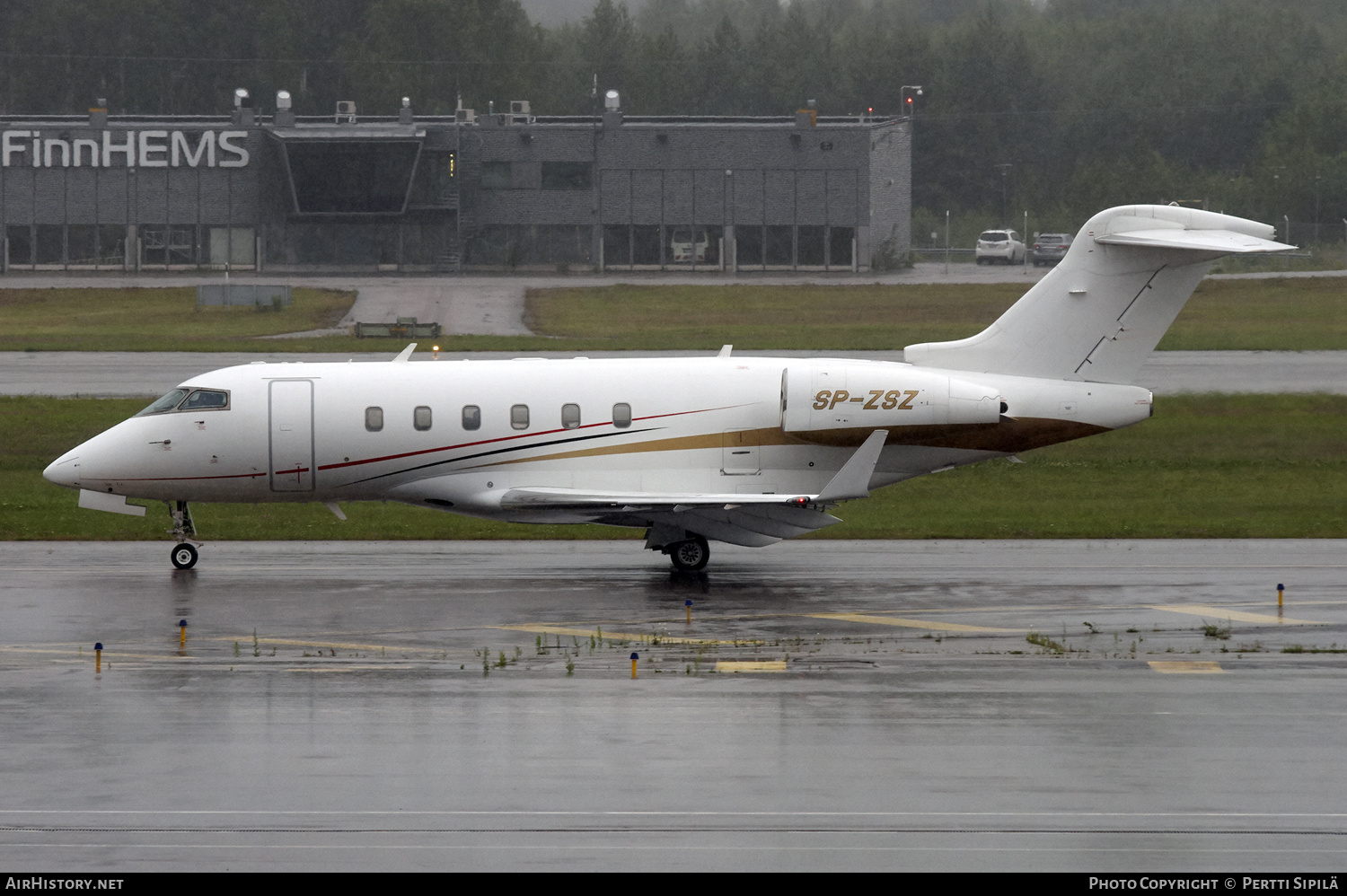 Aircraft Photo of SP-ZSZ | Bombardier Challenger 300 (BD-100-1A10) | AirHistory.net #188849