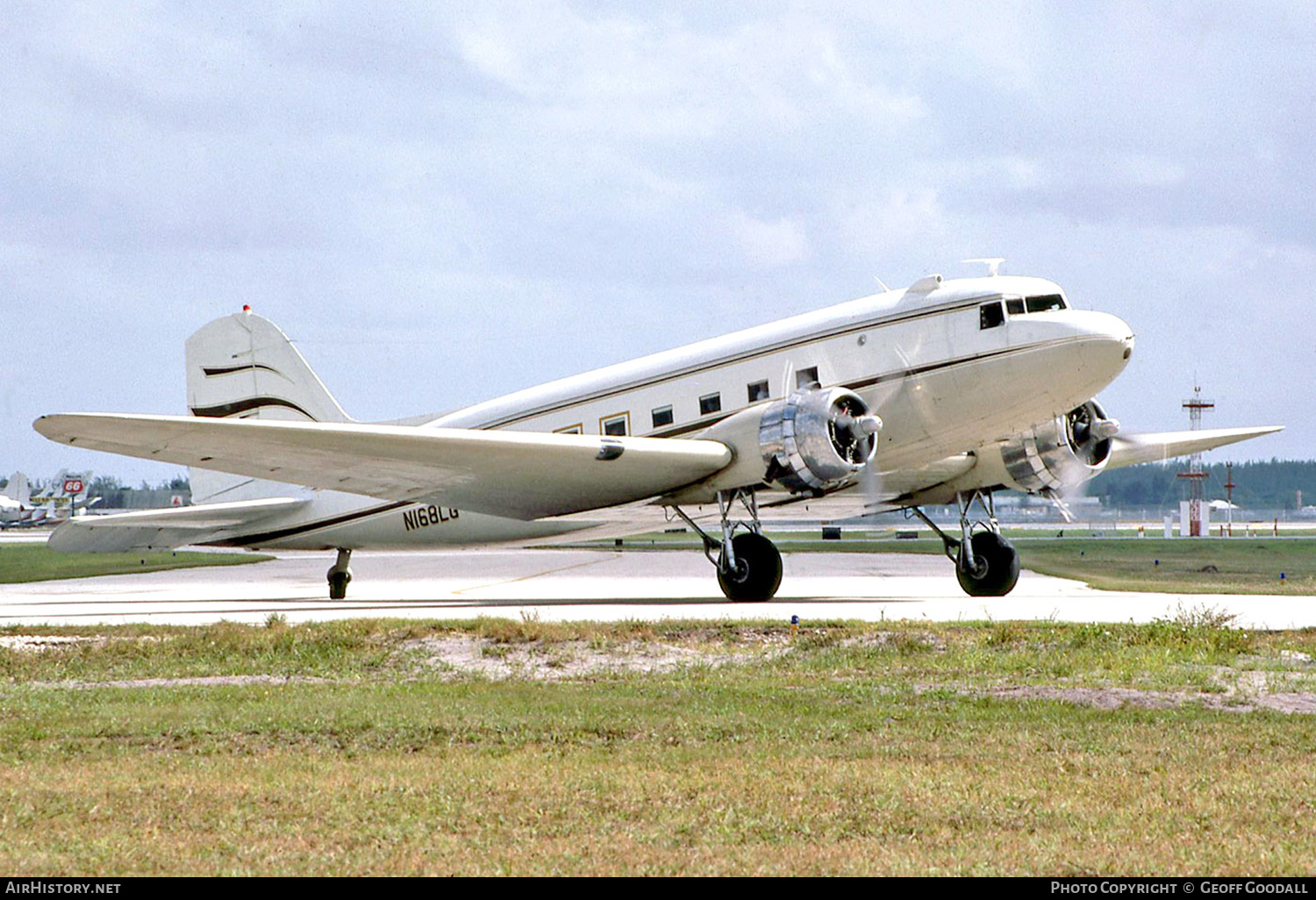 Aircraft Photo of N168LG | Douglas DC-3-201F | AirHistory.net #189885