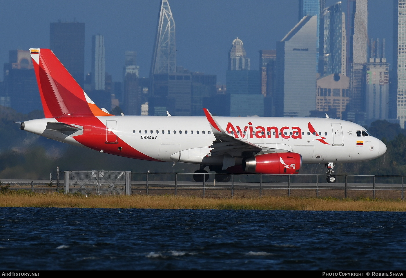 Aircraft Photo of N694AV | Airbus A319-132 | Avianca | AirHistory.net #189935