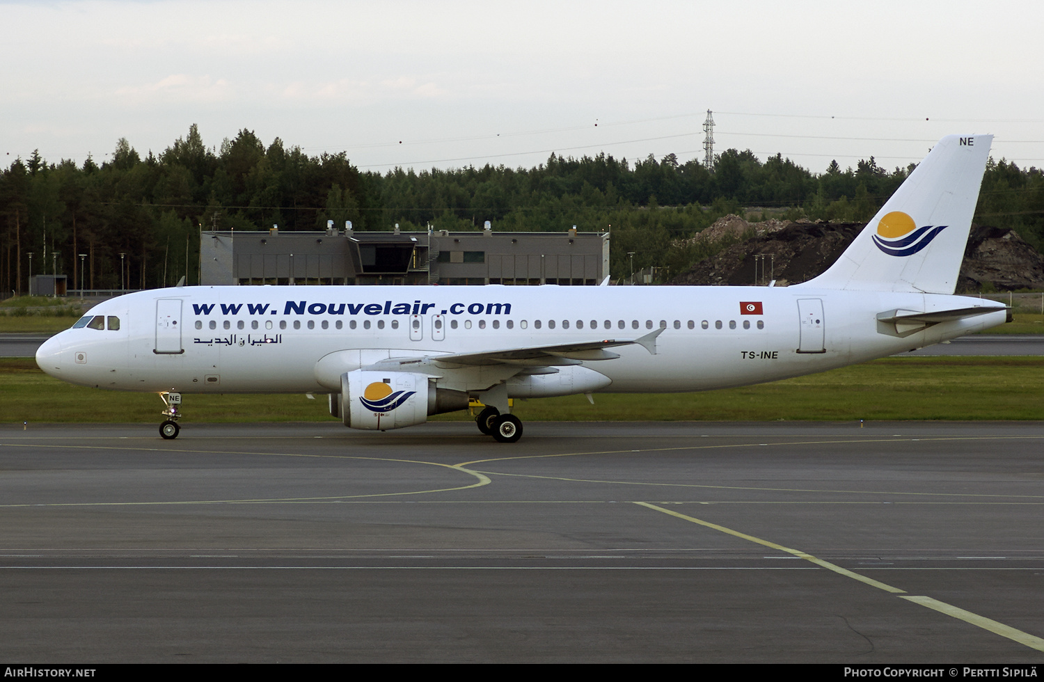 Aircraft Photo of TS-INE | Airbus A320-212 | Nouvelair Tunisie | AirHistory.net #189984