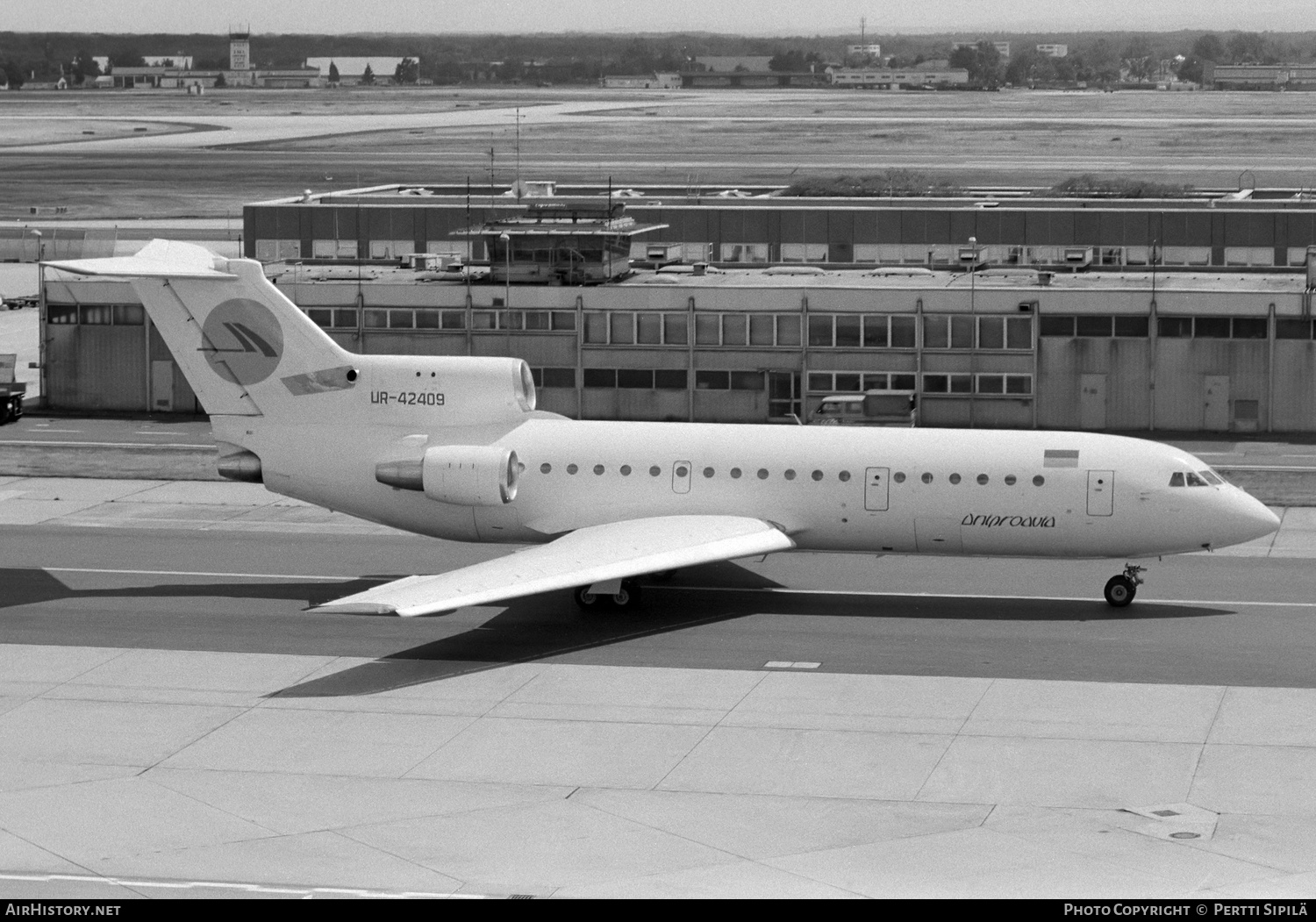 Aircraft Photo of UR-42409 | Yakovlev Yak-42D | Dniproavia | AirHistory.net #190018