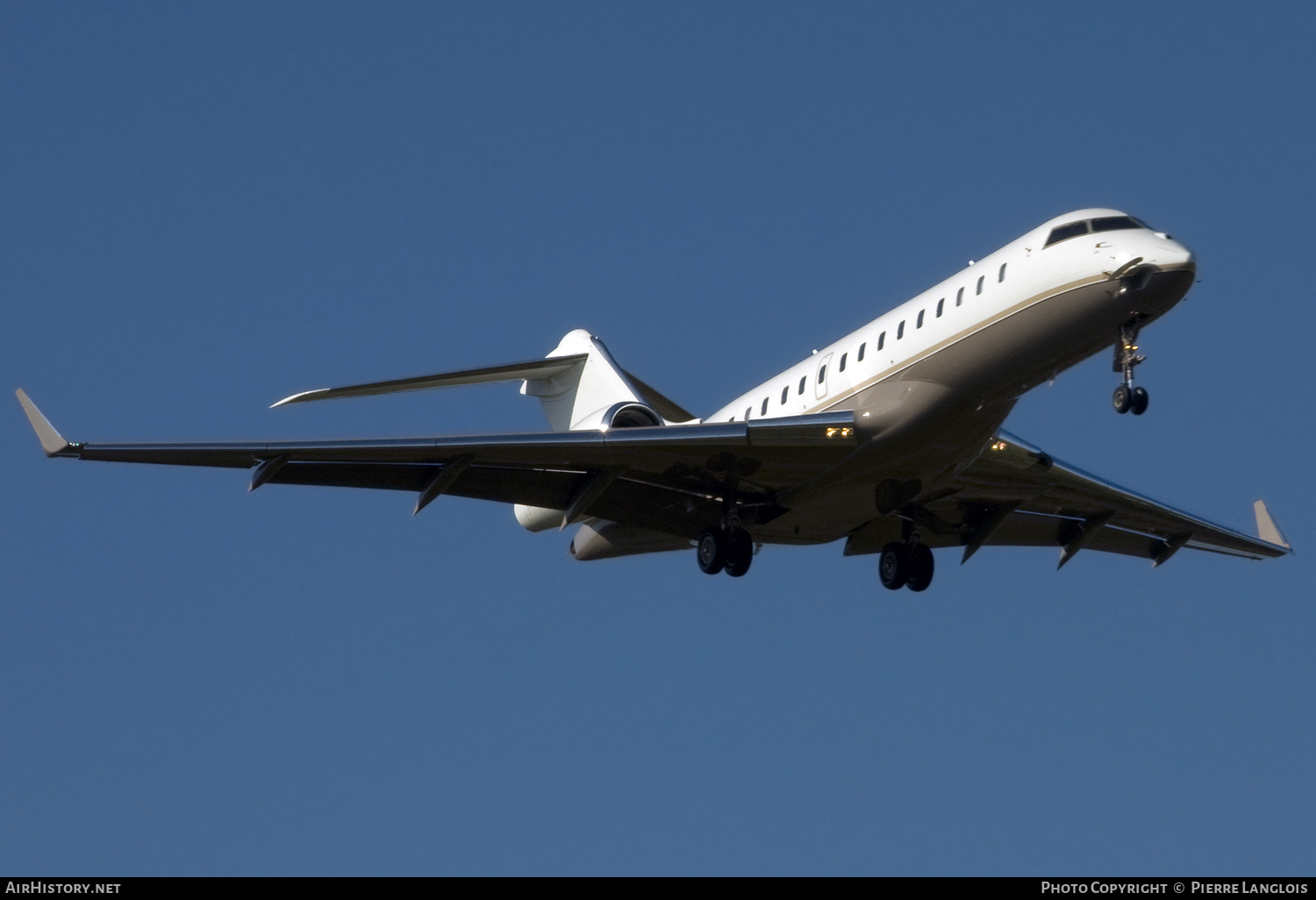 Aircraft Photo of C-FTIO | Bombardier Global Express (BD-700-1A10) | AirHistory.net #190350