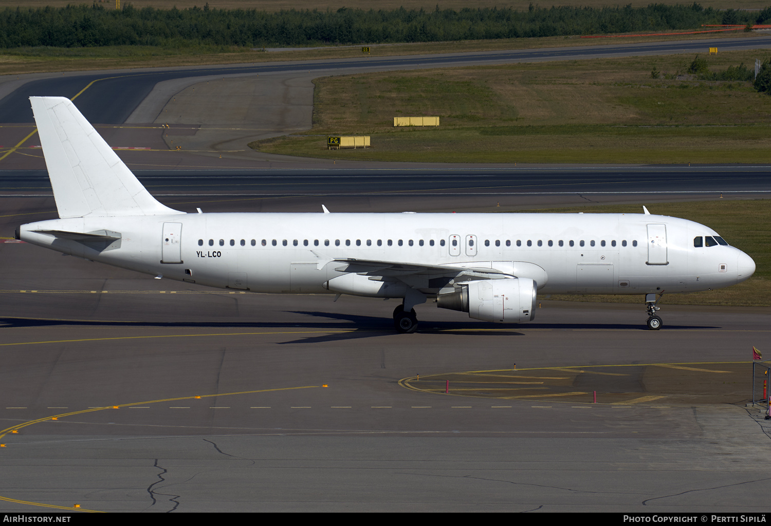 Aircraft Photo of YL-LCO | Airbus A320-214 | AirHistory.net #191198