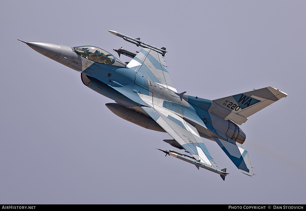 Aircraft Photo of 86-0220 / AF86-220 | General Dynamics F-16C Fighting Falcon | USA - Air Force | AirHistory.net #191858
