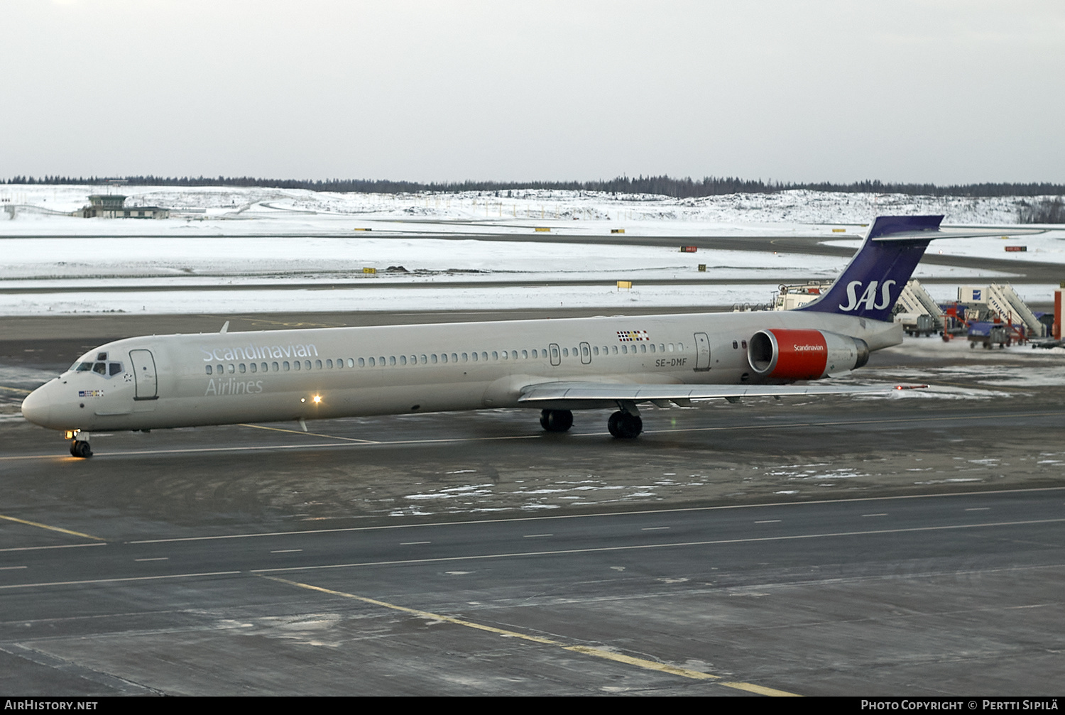 Aircraft Photo of SE-DMF | McDonnell Douglas MD-90-30 | Scandinavian Airlines - SAS | AirHistory.net #192436