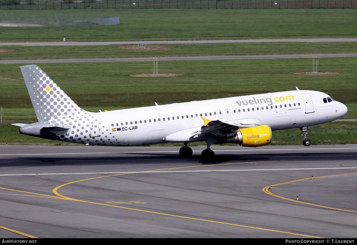 Aircraft Photo of EC-LAB | Airbus A320-214 | Vueling Airlines | AirHistory.net #192582
