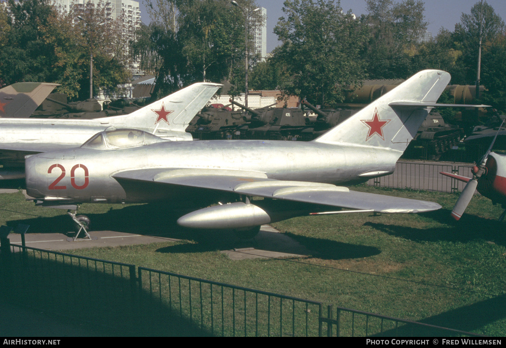 Aircraft Photo of 20 red | Mikoyan-Gurevich MiG-17 | Russia - Air Force | AirHistory.net #192899