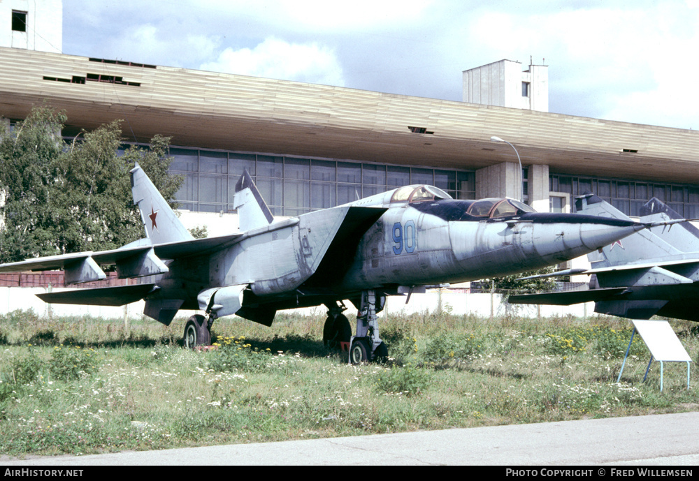 Aircraft Photo of 90 blue | Mikoyan-Gurevich MiG-25PU | Russia - Air Force | AirHistory.net #192917