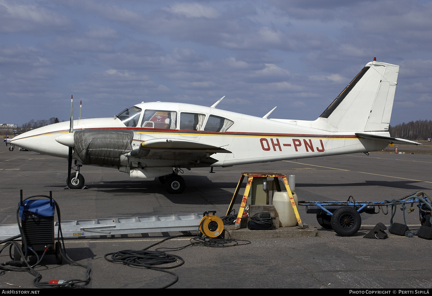 Aircraft Photo of OH-PNJ | Piper PA-23-250 Aztec E | AirHistory.net #193041