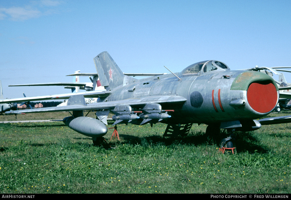Aircraft Photo of 11 red | Mikoyan-Gurevich MiG-19PM | Russia - Air Force | AirHistory.net #193077