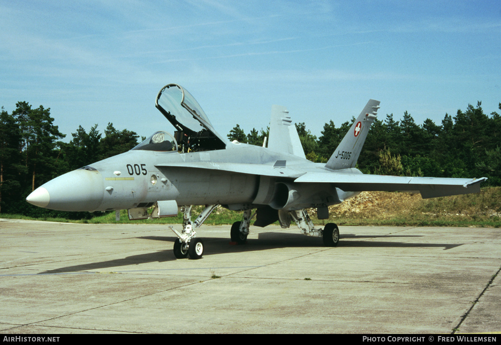 Aircraft Photo of J-5005 | McDonnell Douglas F/A-18C Hornet | Switzerland - Air Force | AirHistory.net #193104