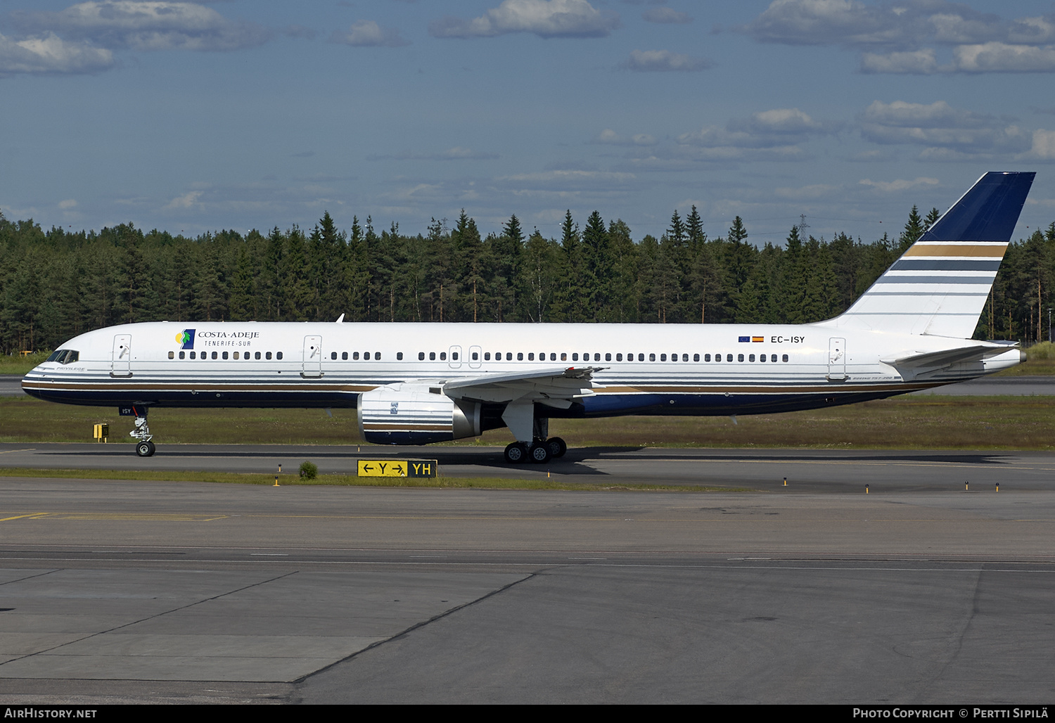 Aircraft Photo of EC-ISY | Boeing 757-256 | Privilege Style | AirHistory.net #193632
