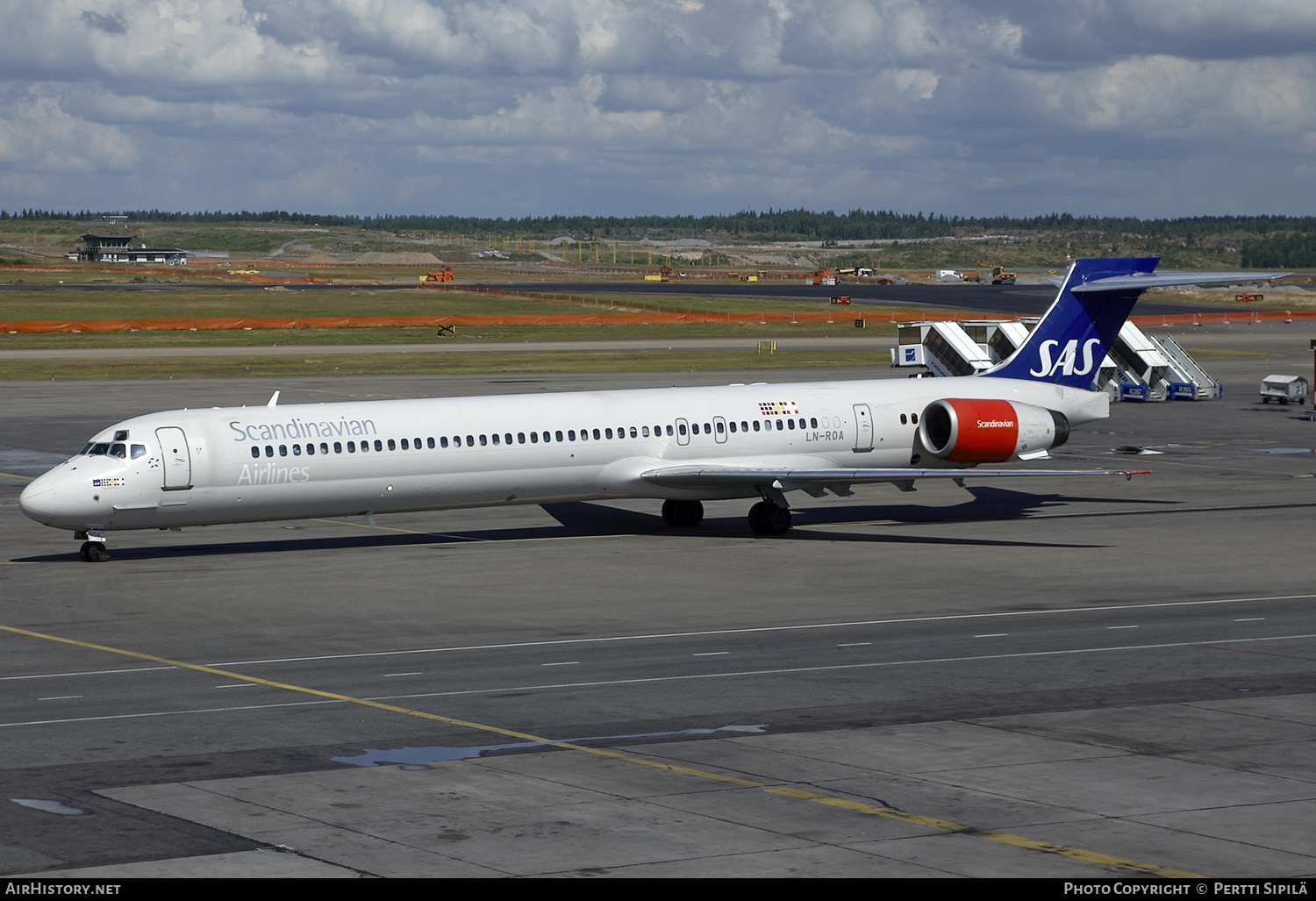 Aircraft Photo of LN-ROA | McDonnell Douglas MD-90-30 | Scandinavian Airlines - SAS | AirHistory.net #194038