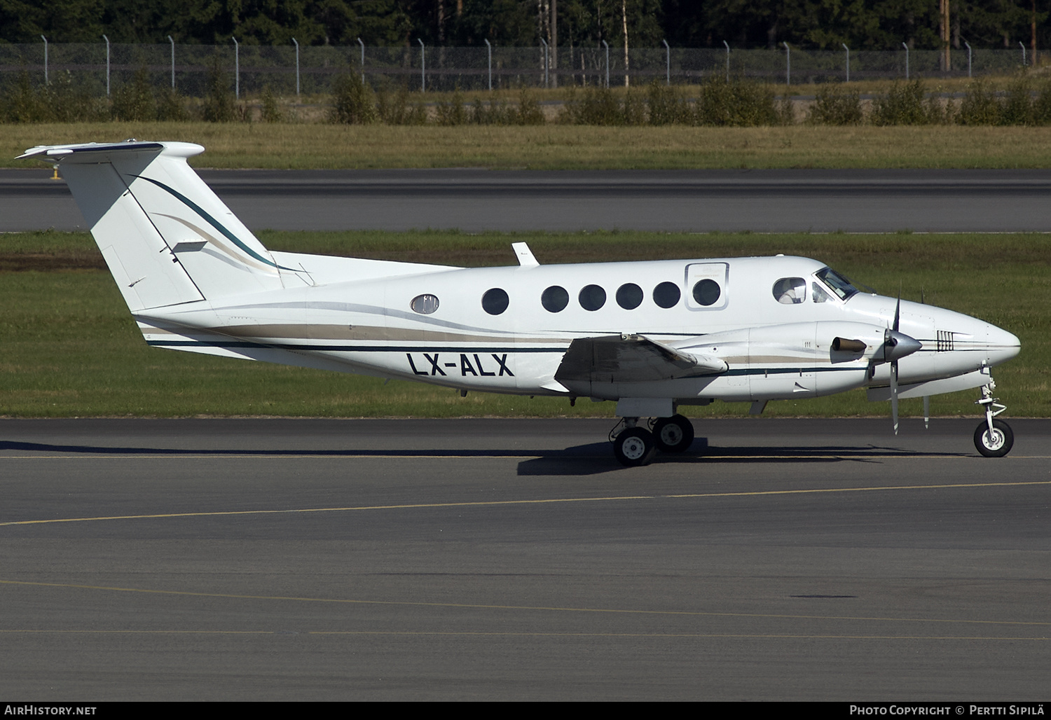 Aircraft Photo of LX-ALX | Beech B200 Super King Air | AirHistory.net #194244