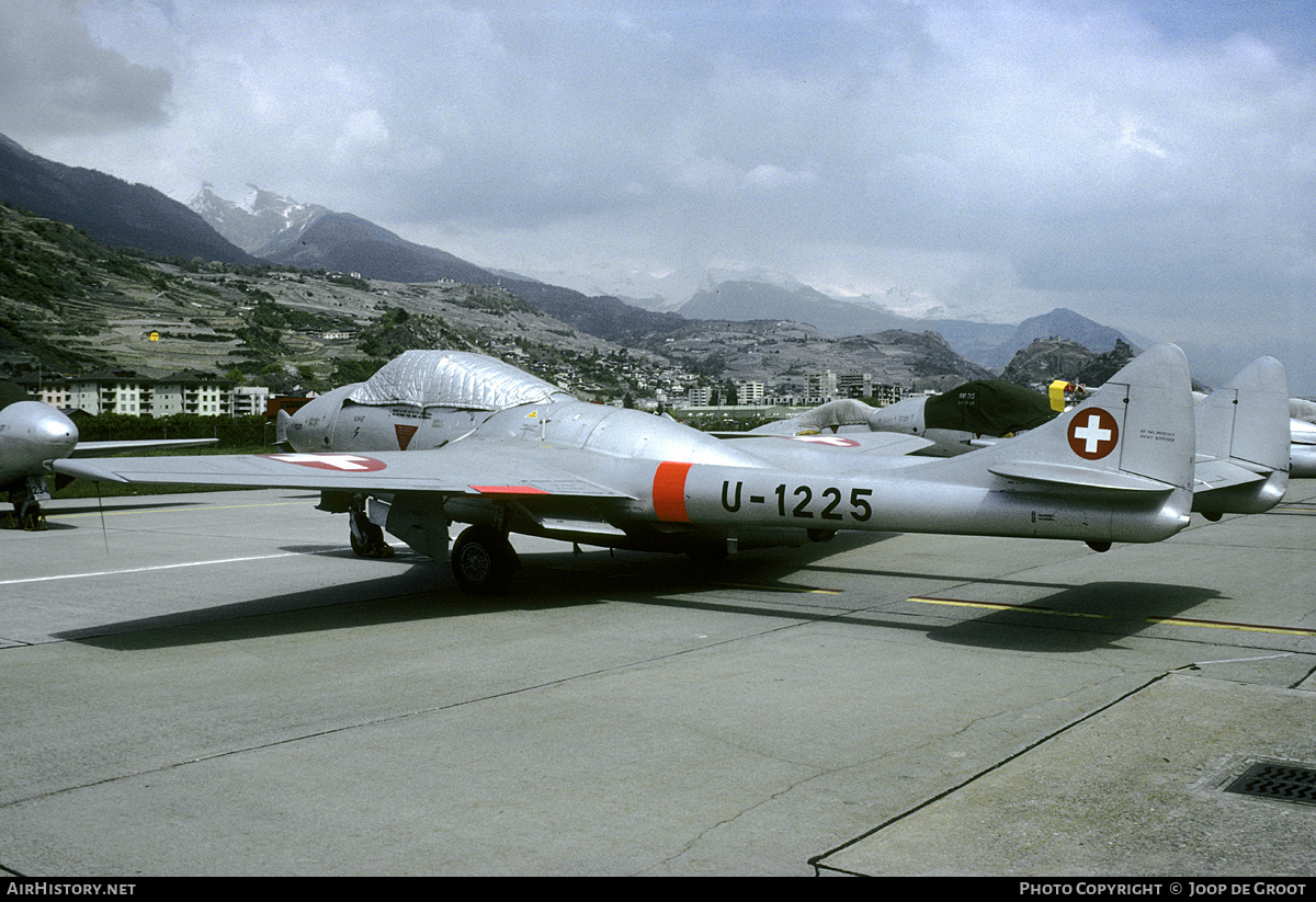 Aircraft Photo of U-1225 | De Havilland D.H. 115 Vampire T55 | Switzerland - Air Force | AirHistory.net #194442