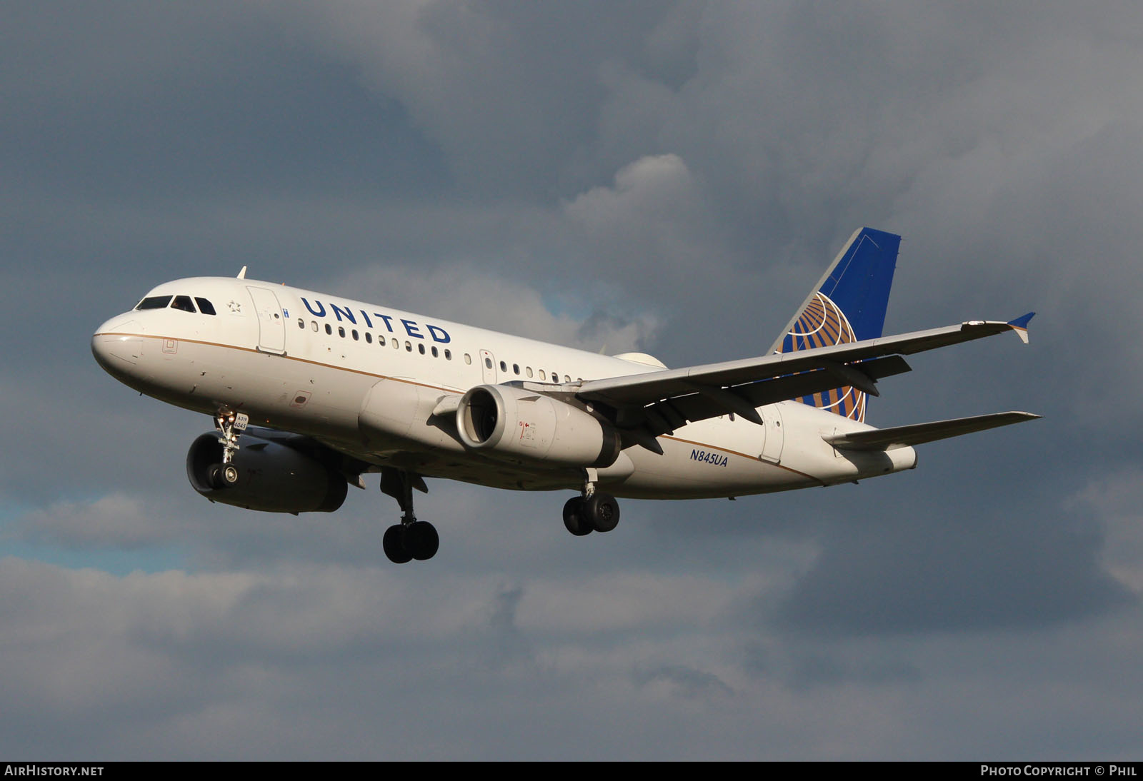 Aircraft Photo of N845UA | Airbus A319-131 | United Airlines | AirHistory.net #194447