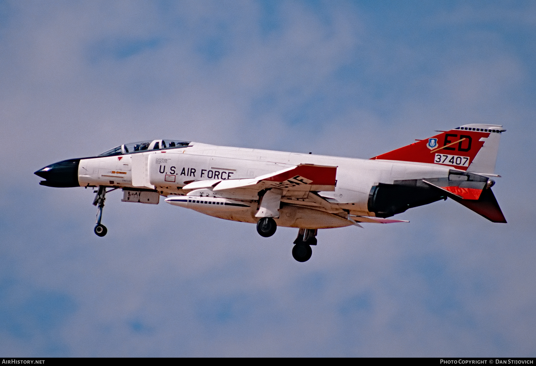 Aircraft Photo of 63-7407 / 37407 | McDonnell NF-4C Phantom II | USA - Air Force | AirHistory.net #194704