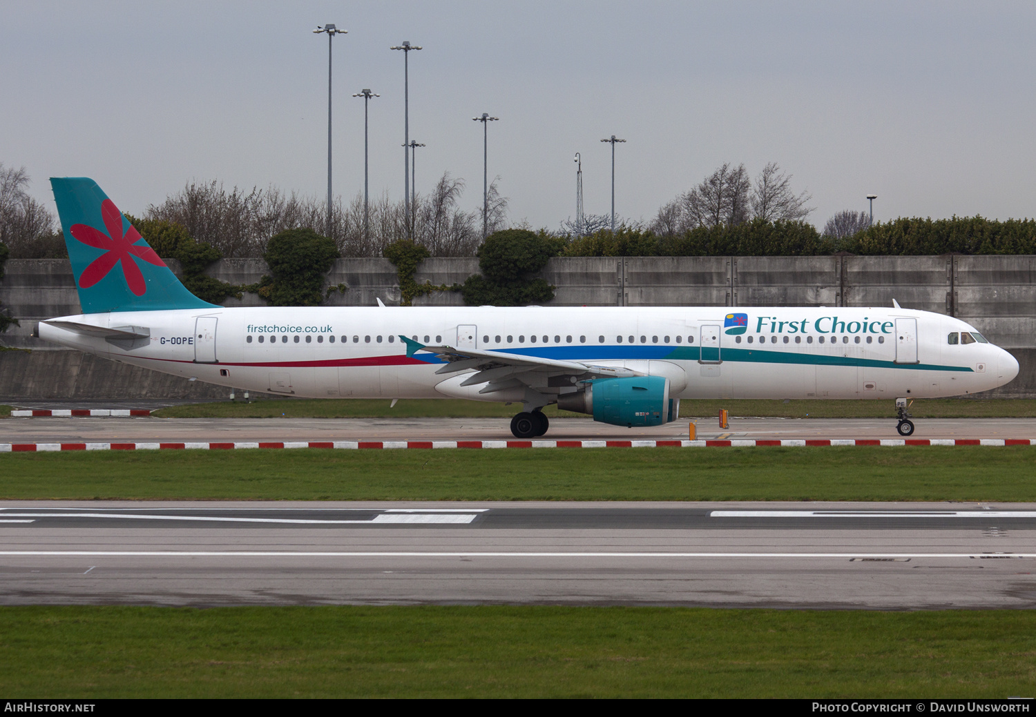 Aircraft Photo of G-OOPE | Airbus A321-211 | First Choice Airways | AirHistory.net #194754