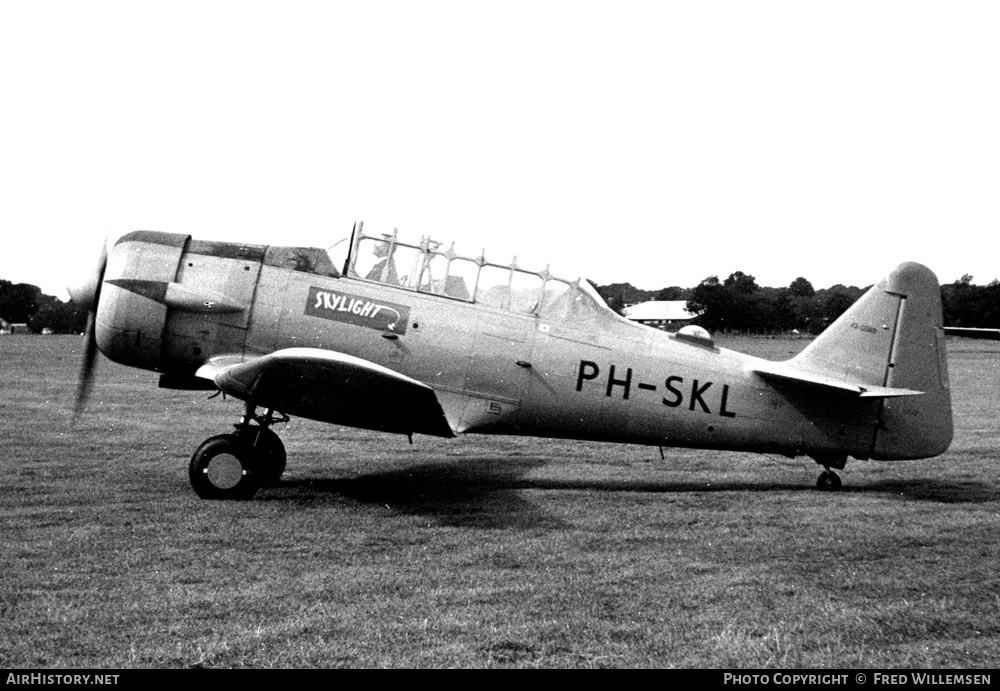 Aircraft Photo of PH-SKL | North American AT-16 Harvard IIB | Skylight | AirHistory.net #194947
