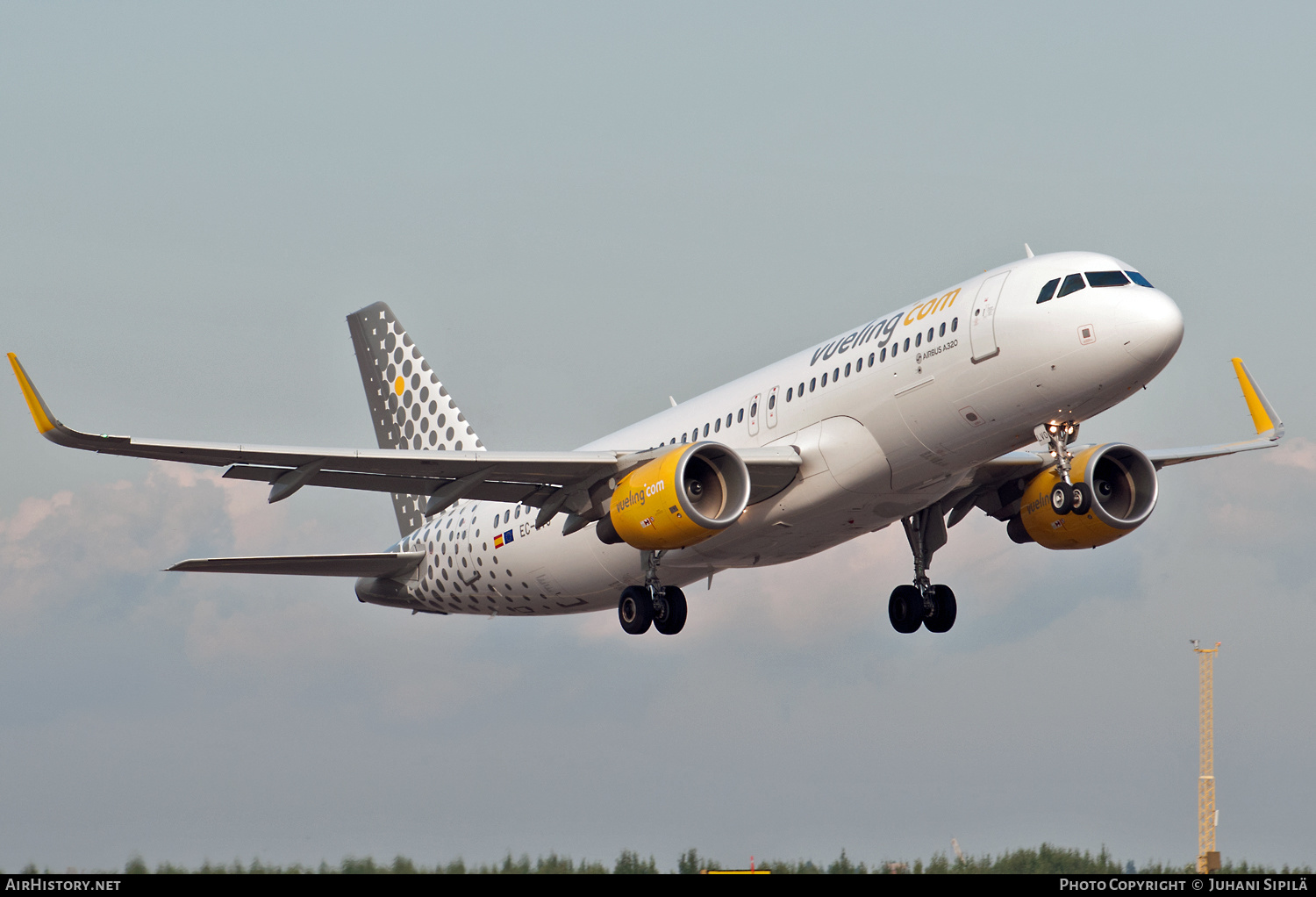 Aircraft Photo of EC-LVO | Airbus A320-214 | Vueling Airlines | AirHistory.net #195195